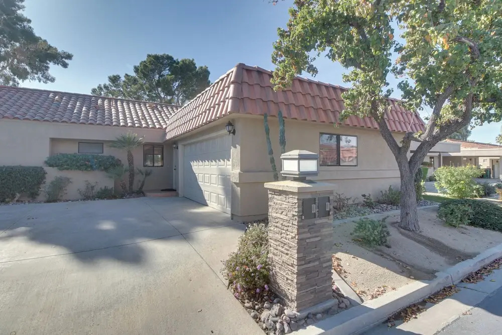 Pet-friendly Palm Desert Gem on Golf Course!
