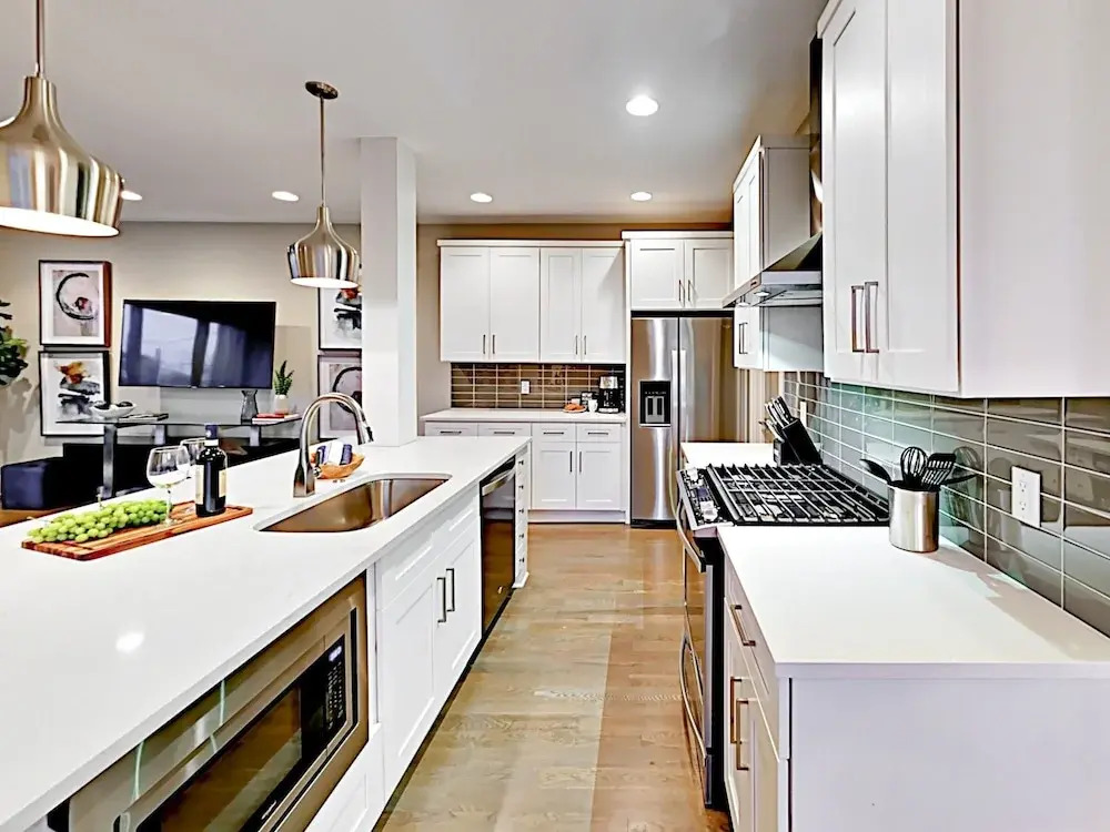 1011A 12th Ave North - 3 Br Townhouse