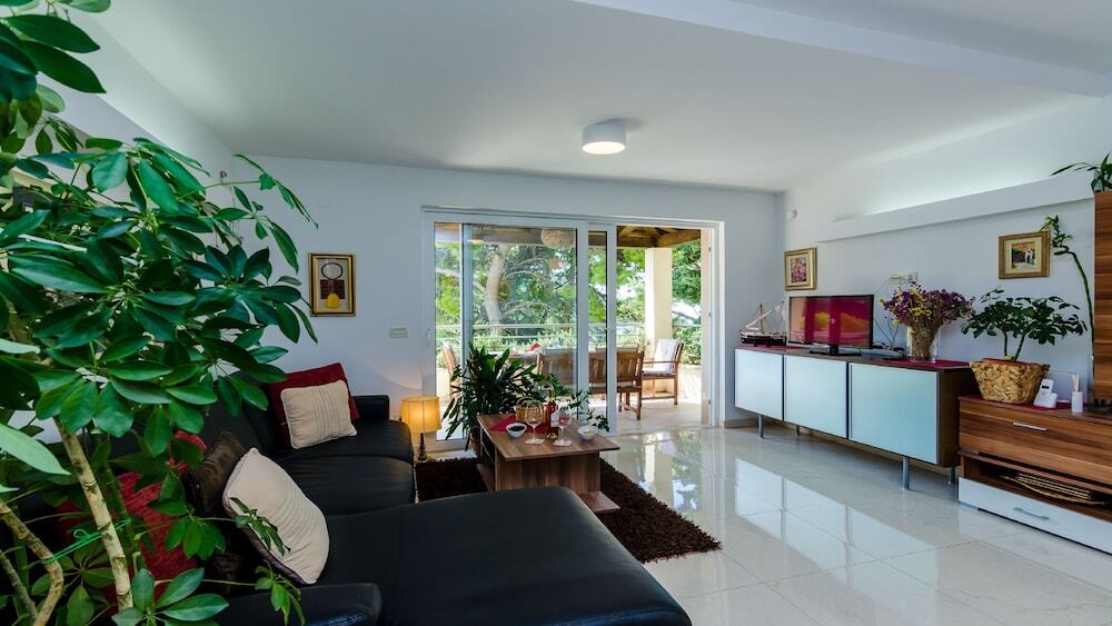 Blue Lagoon Apartment