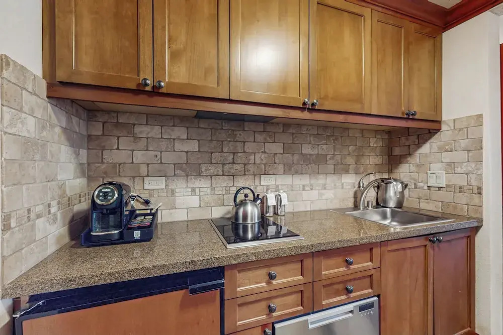 2BR Condo w/ Pool Access, Hot Tub, & ski In/out