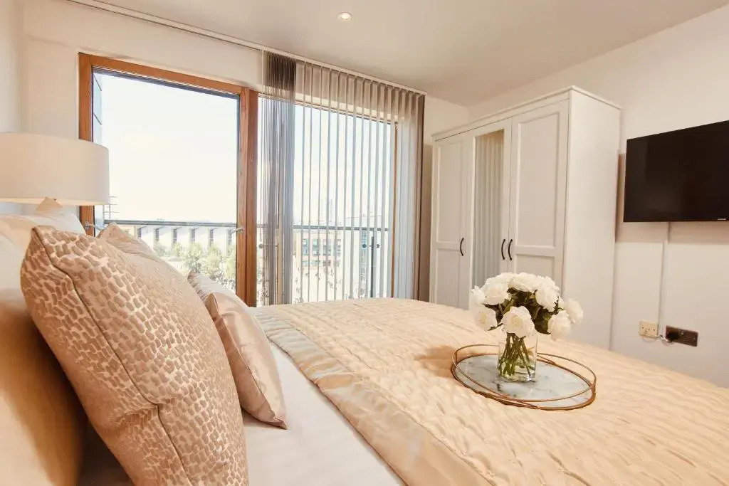 King Deluxe City Apt Large Balcony& Free Parking!