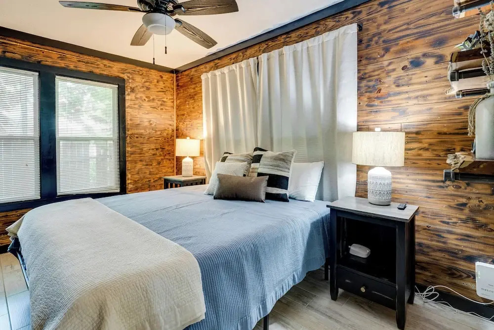 Hot Tub + Outdoor Kitchen: Stylish Home in Bryan