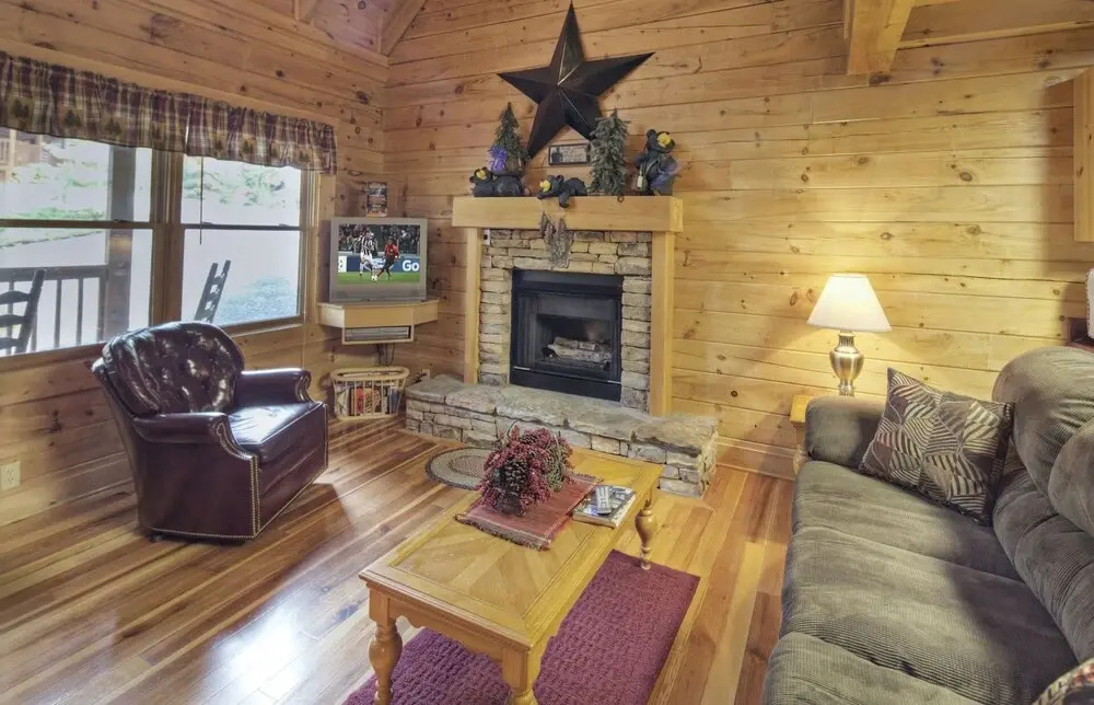 Er91 - Eagle's Beauty - Great Location - Close To All The Action! 2 Bedroom Cabin by RedAwning