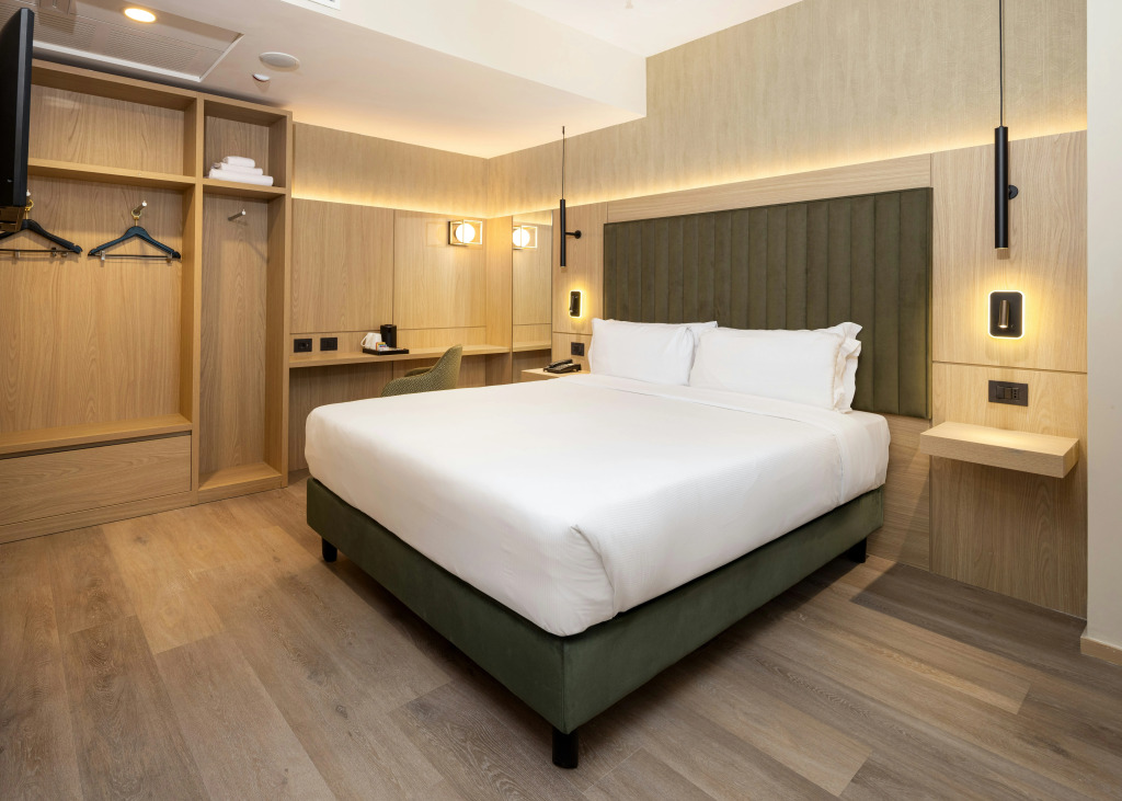 Holiday Inn Naples by IHG