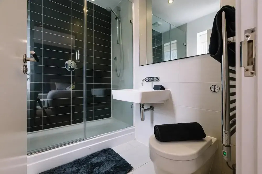 Palmerston House 2 Bedroom Apartments, Reading - 2 Bathroom with Parking