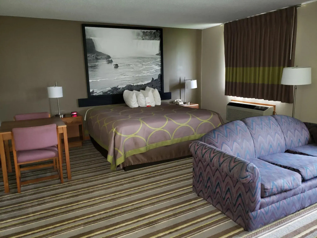 Watseka 24 Inn & Suites