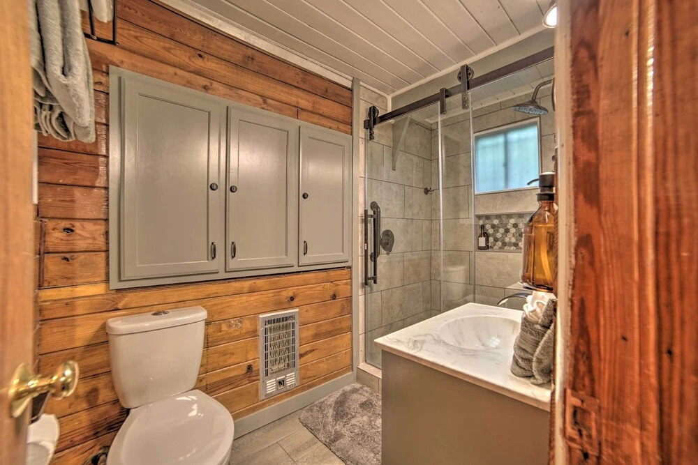 A-frame Gatlinburg Cabin w/ Deck & Private Hot Tub