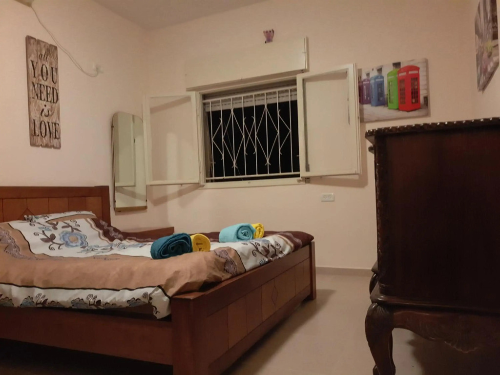 3 Stairs Only to Cozy Flat on Hillel st