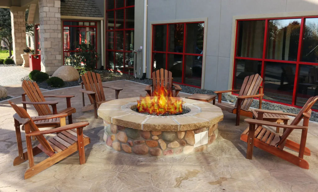 Wildwood Lodge & Suites