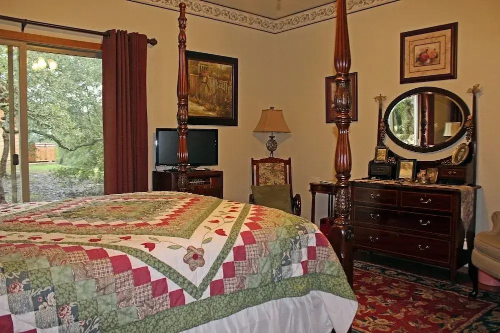 Prow'd House Bed & Breakfast