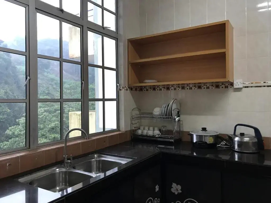 3 Rooms Apt @ Crown Imperial Court