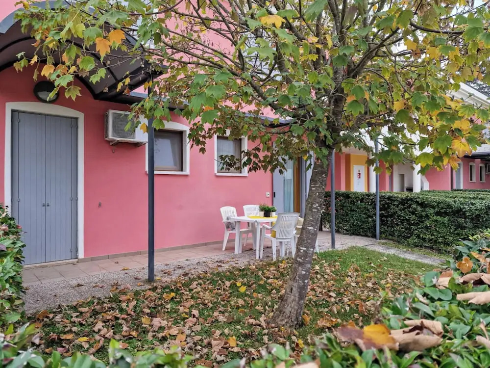 Lovely Holiday Home With Fenced Garden and Pool