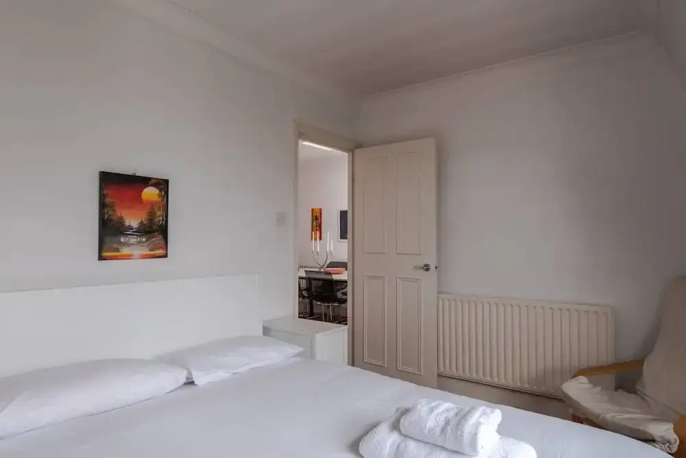 Comfy And Bright 2Br Home In West Kensington Fits 4