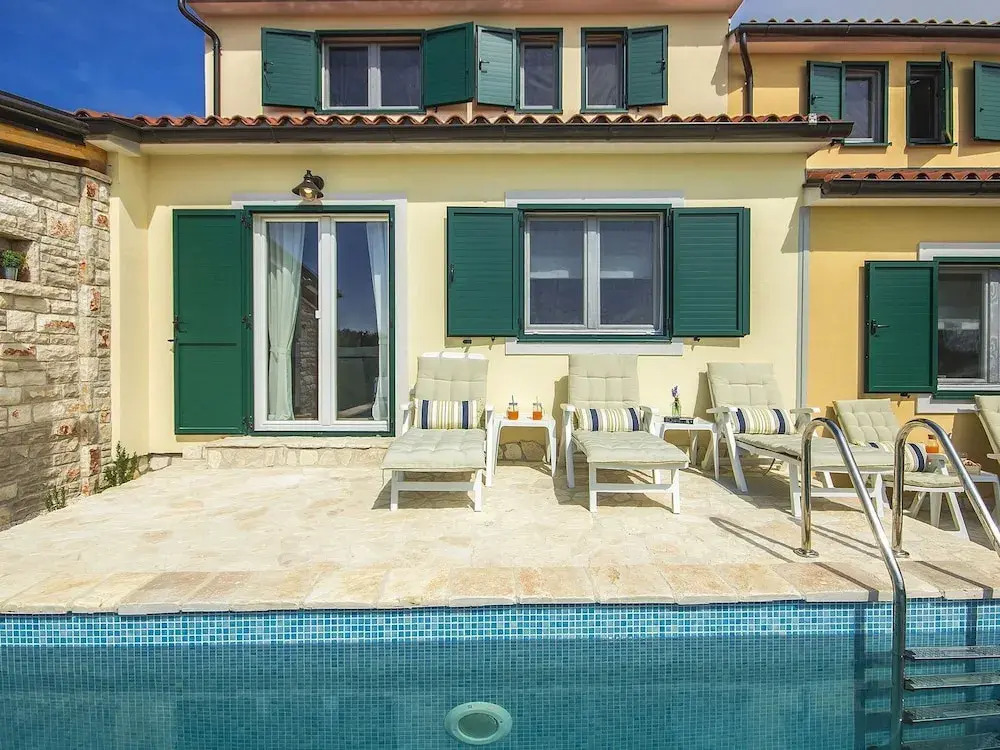 Spacious Holiday Home With Swimming Pool Near Sea in Vodnjan