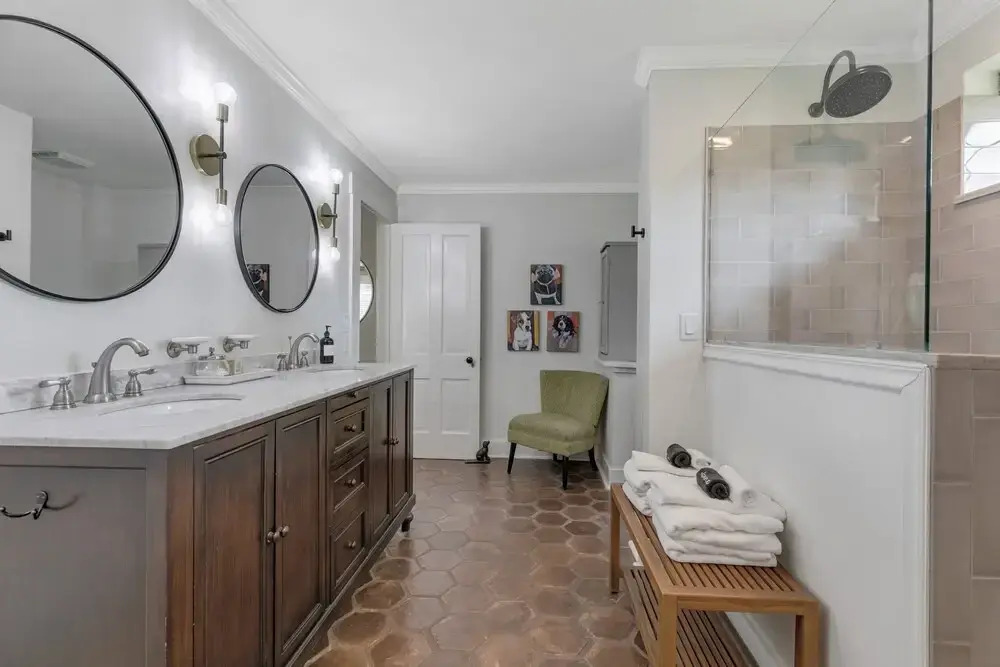 Gorgeous Home 2 Blks to Main St With Pool and Spa!