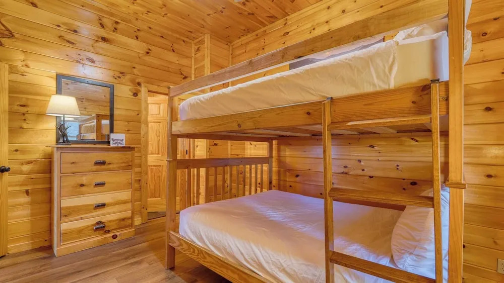 Game Room, Hot Tub & 3 Decks w/ Smoky Mountain Views Raccon Ridge by Avantstay