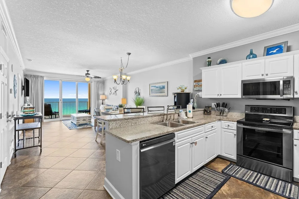 Luxurious Ocean Villa Resort - Gulf Front Paradise with Views