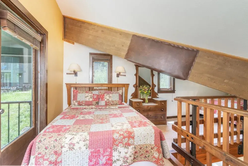 Manitou Lodge