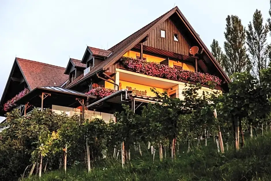 Tschermonegg "Wohnen beim Wein"