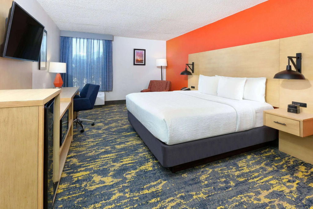 La Quinta by Wyndham Dallas - Las Colinas