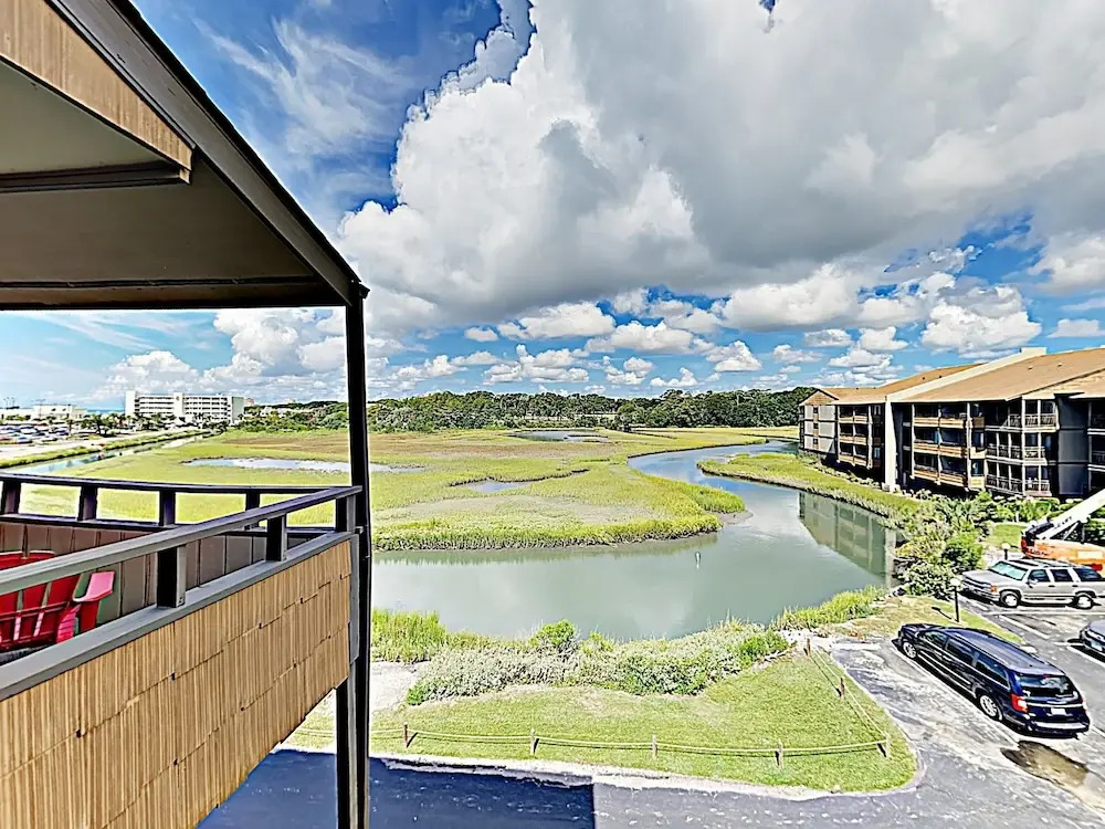 New Listing! Mariners Cove By The Beach 2 Bedroom Condo