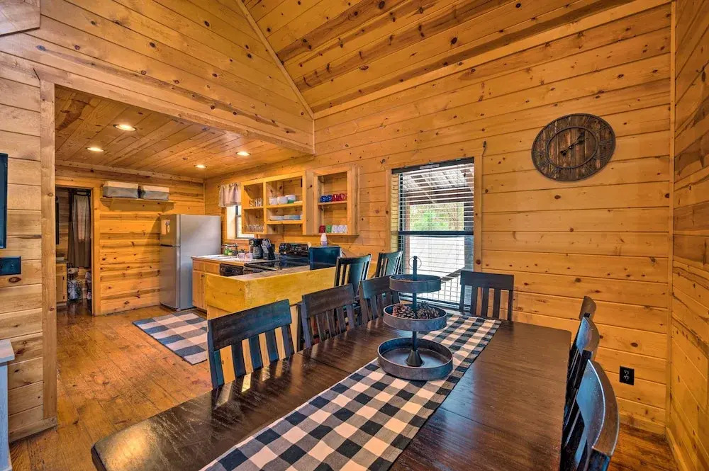 Southern Hills Cabin Near Beavers Bend State Park!