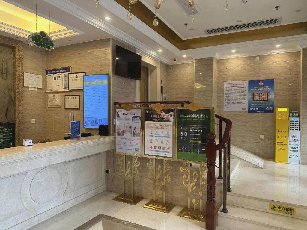 Vienna Hotel (Huidong and Run Pedestrian Street)