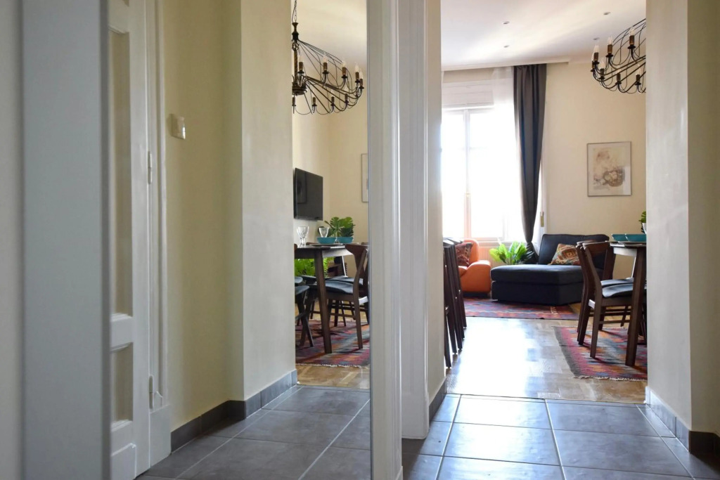Luxury Apartment by Hi5 - Király street Suite