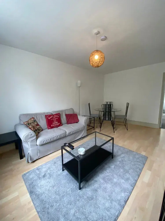 Apartment - Sleeps 2 & Great Transport Links
