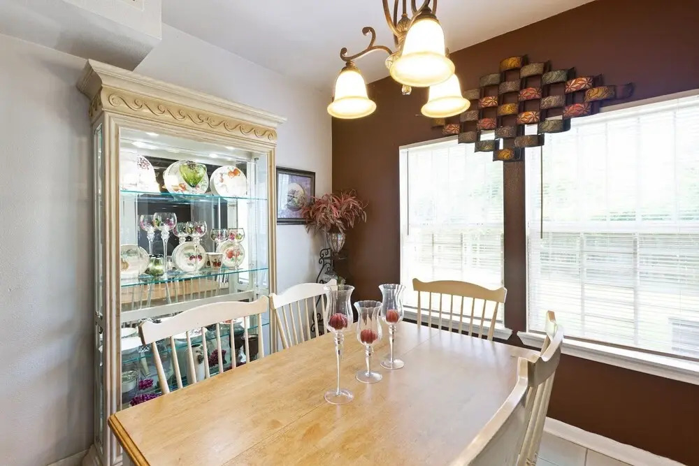 Beautiful 4 Bedroom Home by Redawning