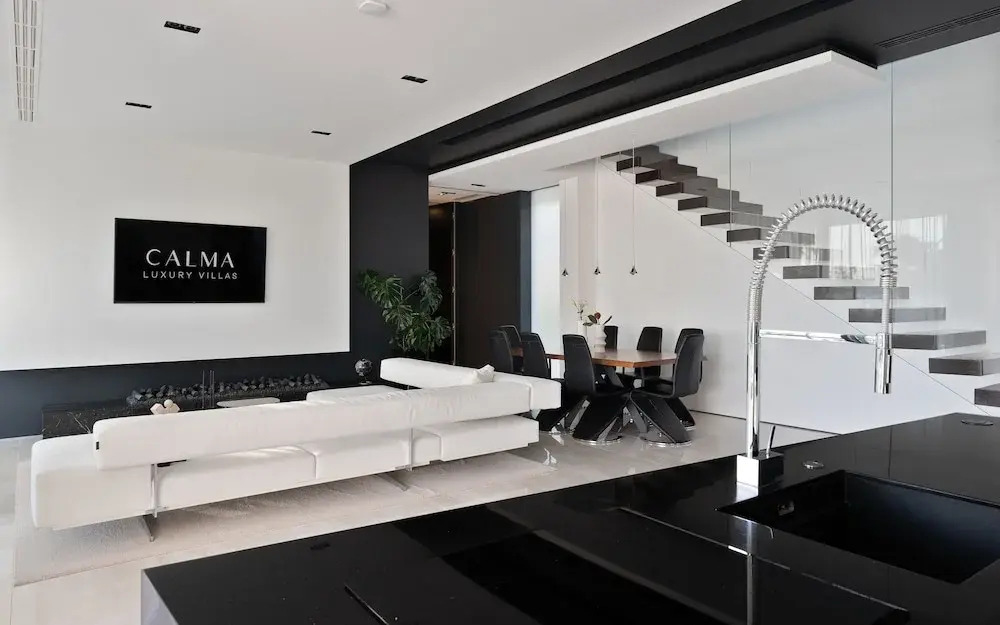5-Star Villa Calma I with Heated Pool, Jacuzzi, Sea and Palm Tree Garden