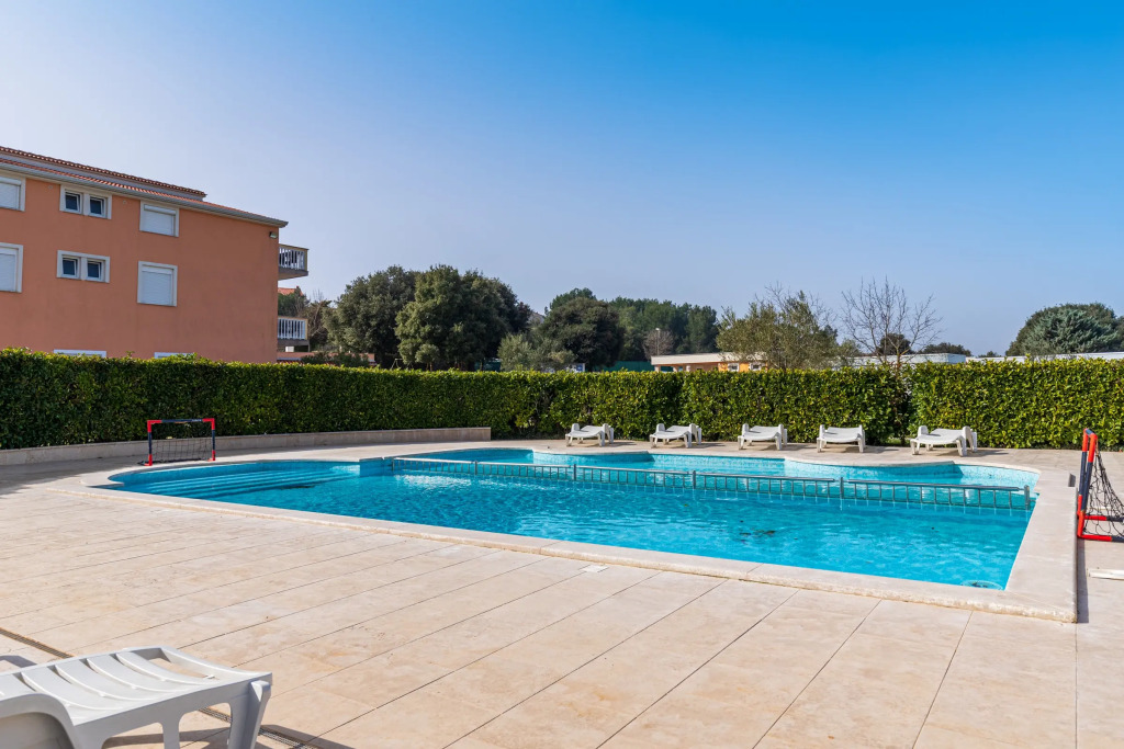 Pool Apartment Suzi 12