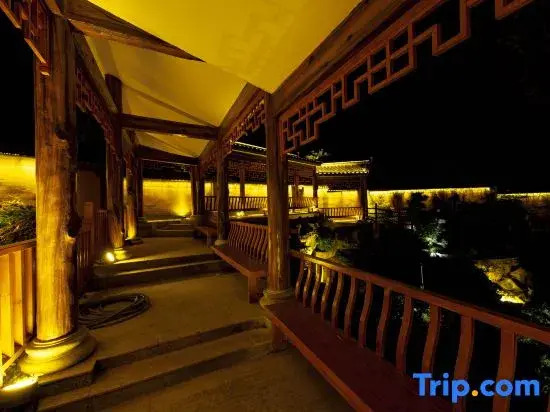 Remote Mountain Hotel Lianzhou