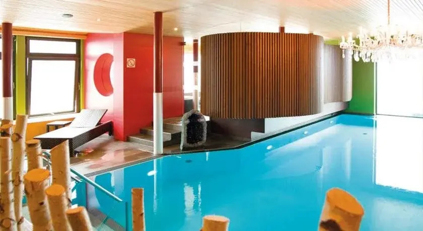 Wohlfühlhotel Hubertushof am Arlberg - Ski-In & Ski-Out - Sky Pool