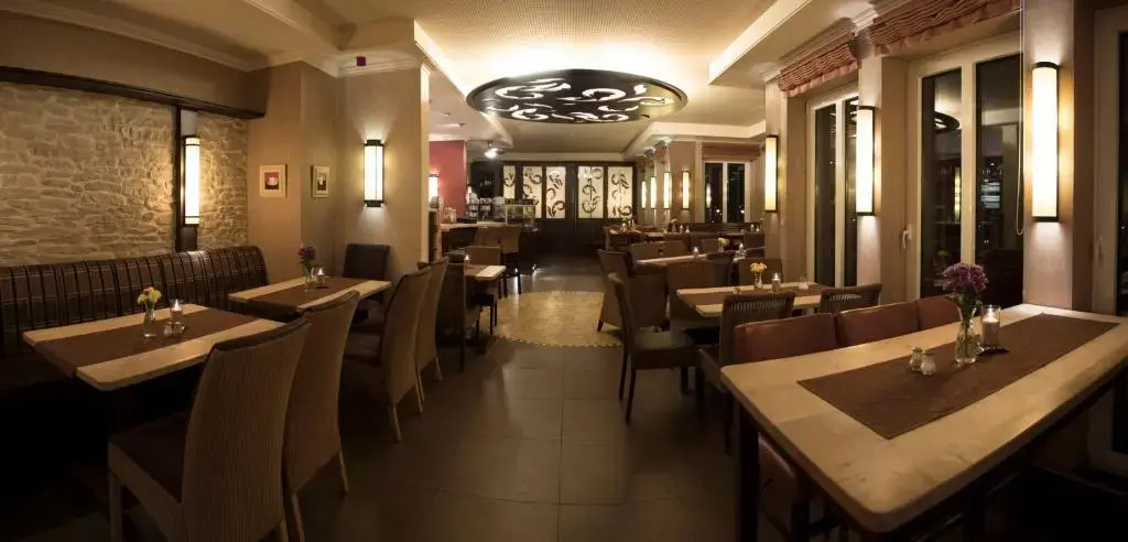 M13 Hotel
