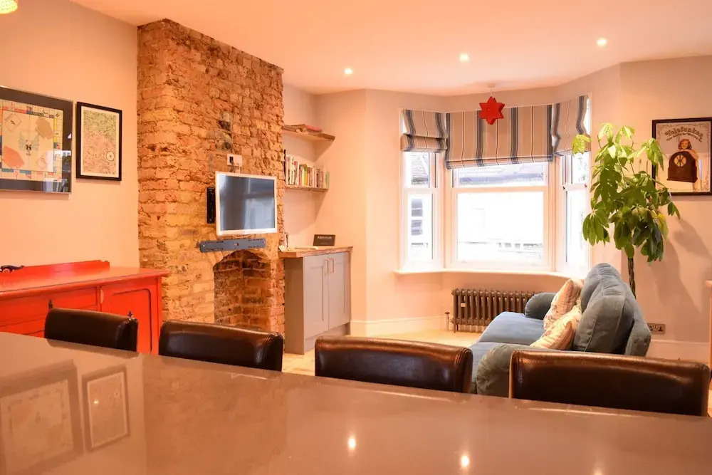 Retro 2 Bedroom Flat in Clapham