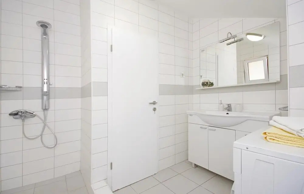 Beautiful Home in Makarska With Wifi and 2 Bedrooms