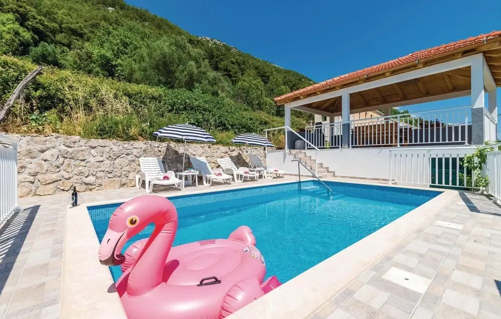 Four-Bedroom Holiday Home In Babino Polje