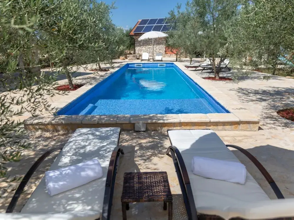 Charming Holiday Home With Pool, Jacuzzi and Privacy in the Middle of an Olive Grove