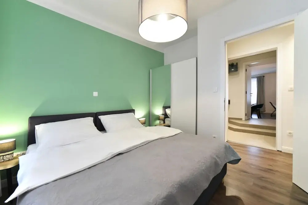 Premium Central Apartment & Room