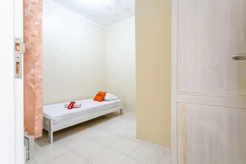 Kost Griya Hotasi by Reddoorz
