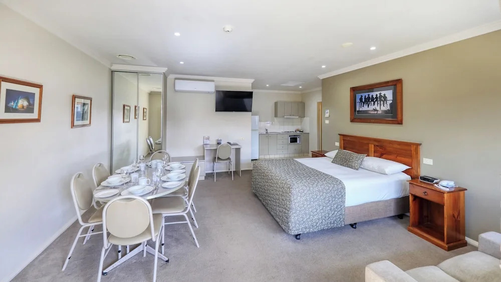 The Saltbush Motor Inn