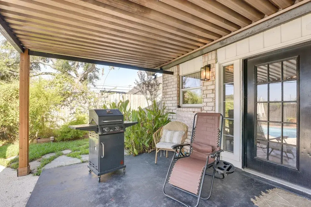 Central Seabrook Home: Pool ~ 2 Mi to Nasa Center!