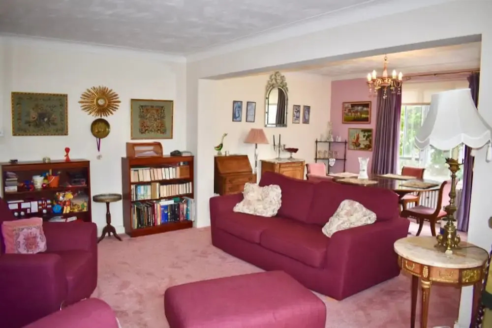 Central 2 Bedroom Flat Close To Seafront