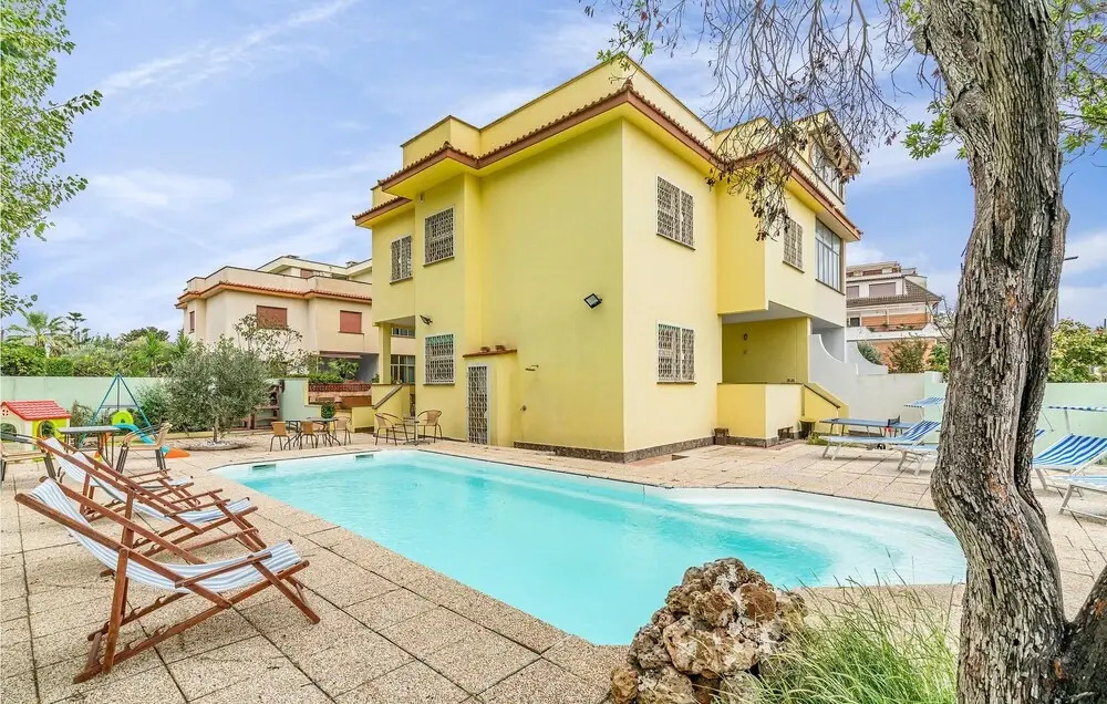 5 Bedroom Amazing Home In Torvaianica