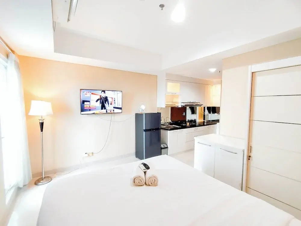 Stunning Studio with Strategic Location at Grand Sungkono Lagoon Apartment