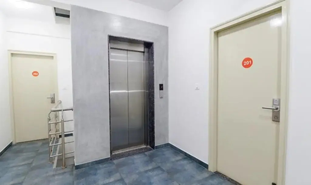 FabHotel Royal Manyata