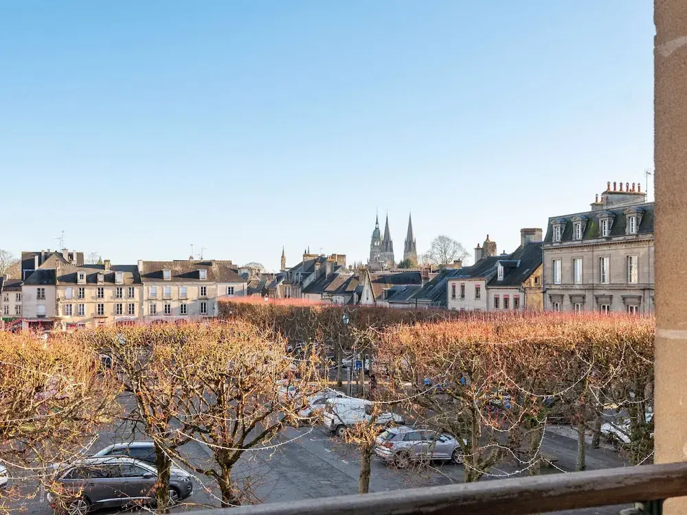 Modern & Spacious Apartment in Downtown Bayeux