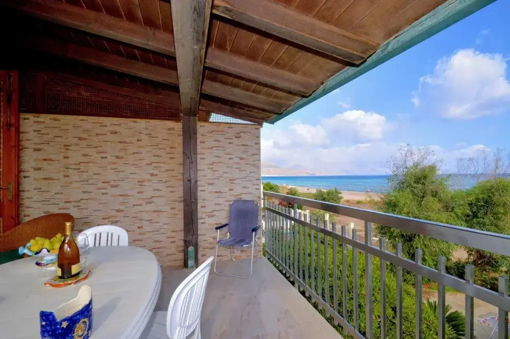 Beach House With Spectacular Views of the Gulf of Castellammare
