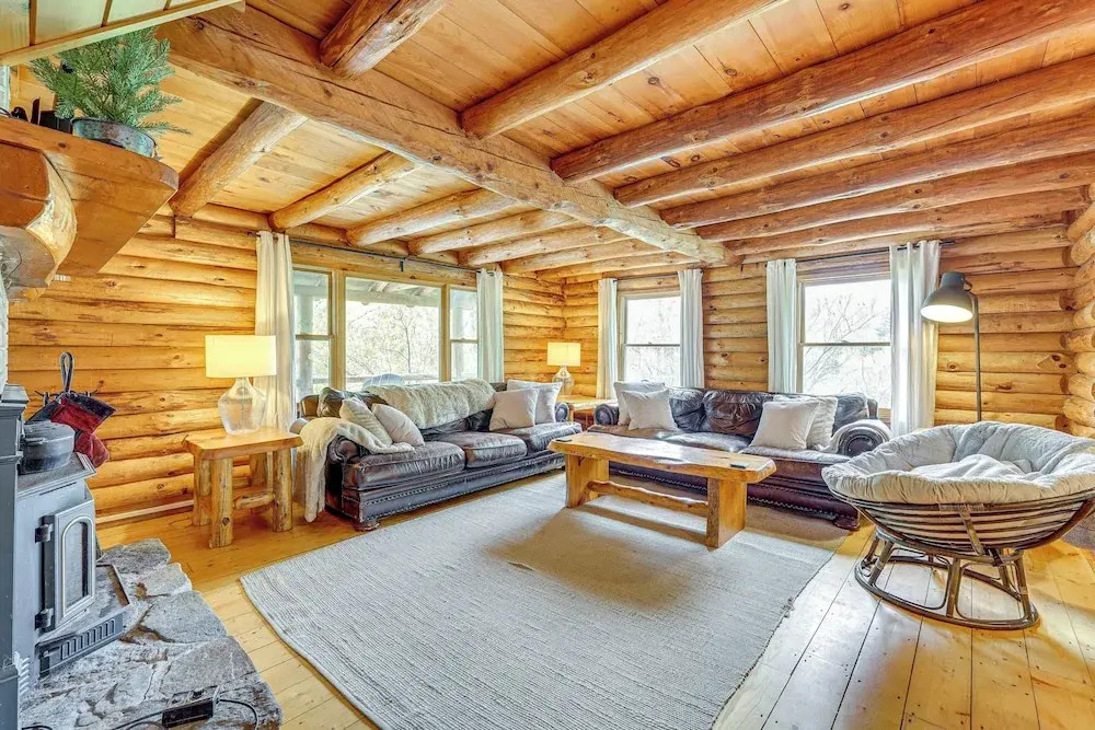 Picture-perfect Vermont Mtn Cabin w/ Hot Tub!